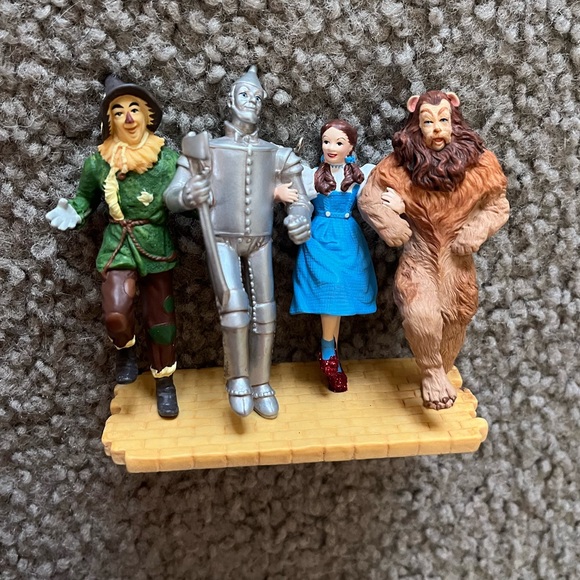 Hallmark Keepsake Wizard of Oz Off to See the Wizard Ornament - Picture 2 of 3